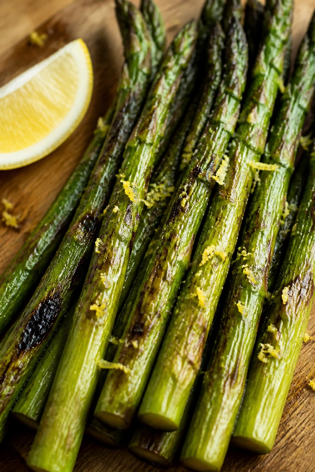Grilled asparagus spears with lemon zest