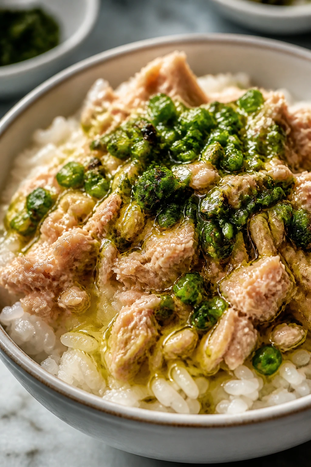 Tuna rice bowl with scallion oil topping